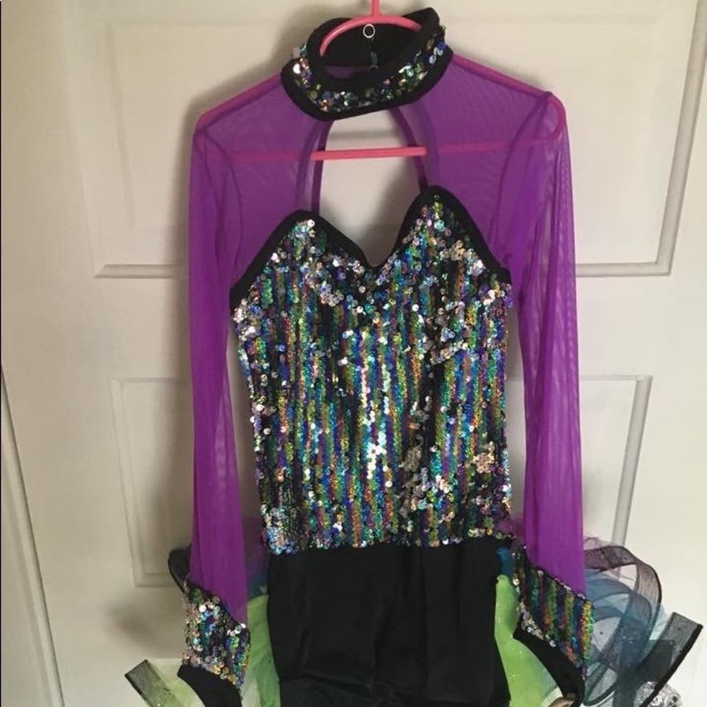 Girls dance outfit. Size Medium